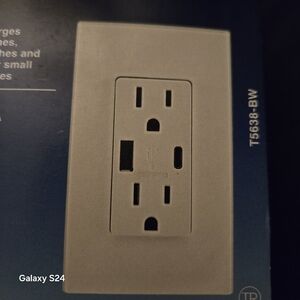 USB Wall Outlet - White